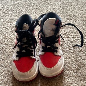 Jordan 1 retro size 9c Kids Red and White High-Top Sneakers